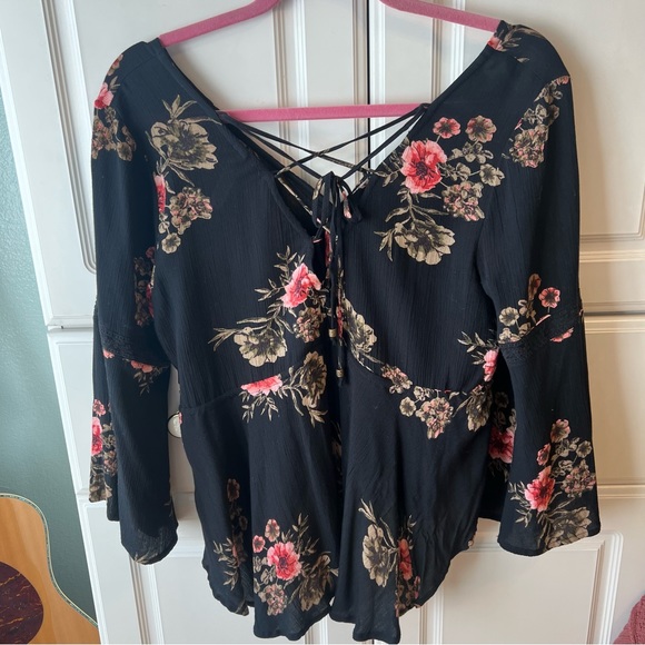 American Rag Black Floral Blouse - Picture 3 of 7